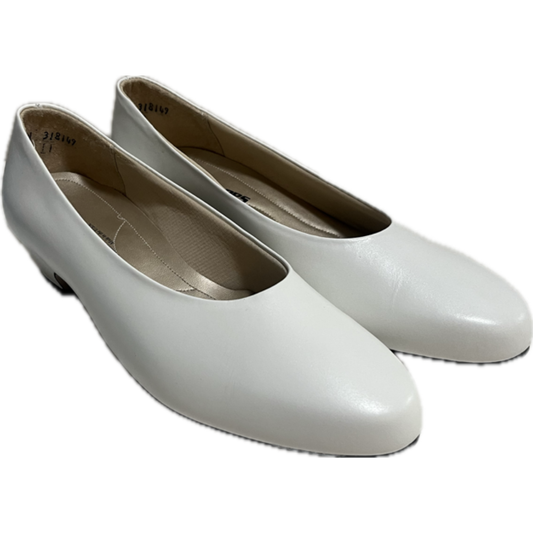 Capps White Leather Pumps